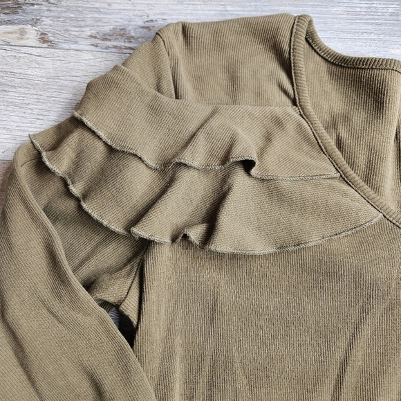 Kate Quinn Long Sleeve V-Neck Ruffle Top Olive Green Medium - Picture 2 of 5